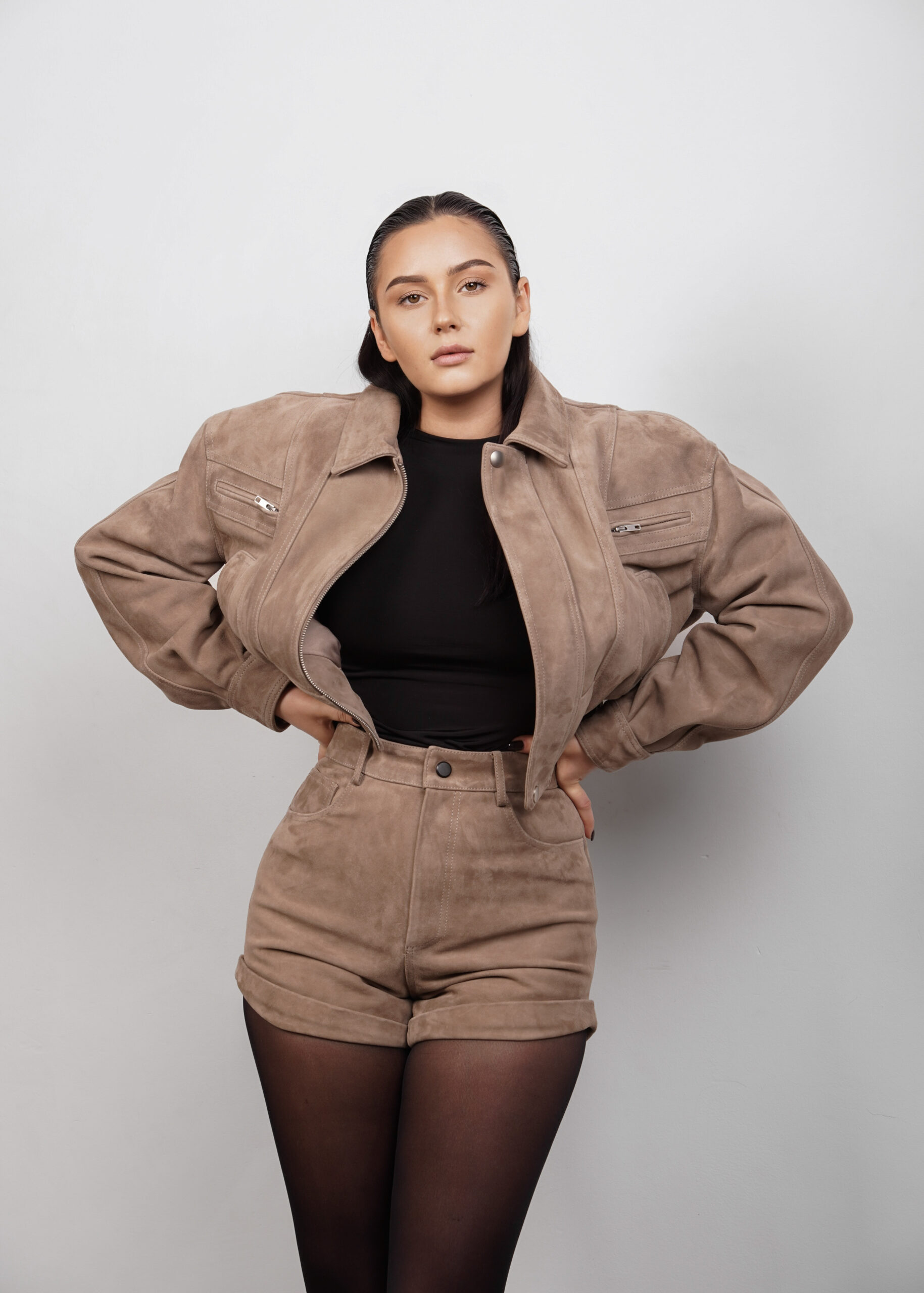 BUVAIA spodenki zamszowe ze skóry naturalnej